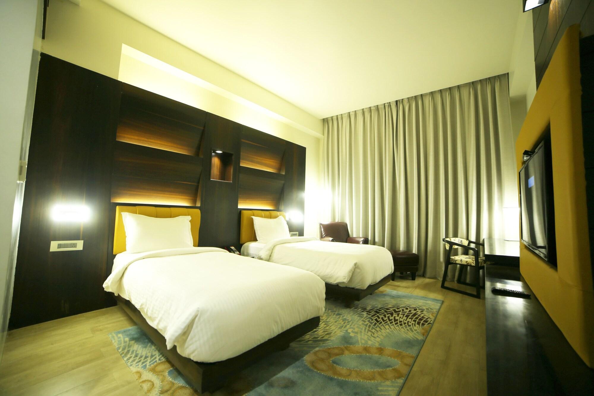 Golden Blossom Imperial Resorts Lucknow Eksteriør billede