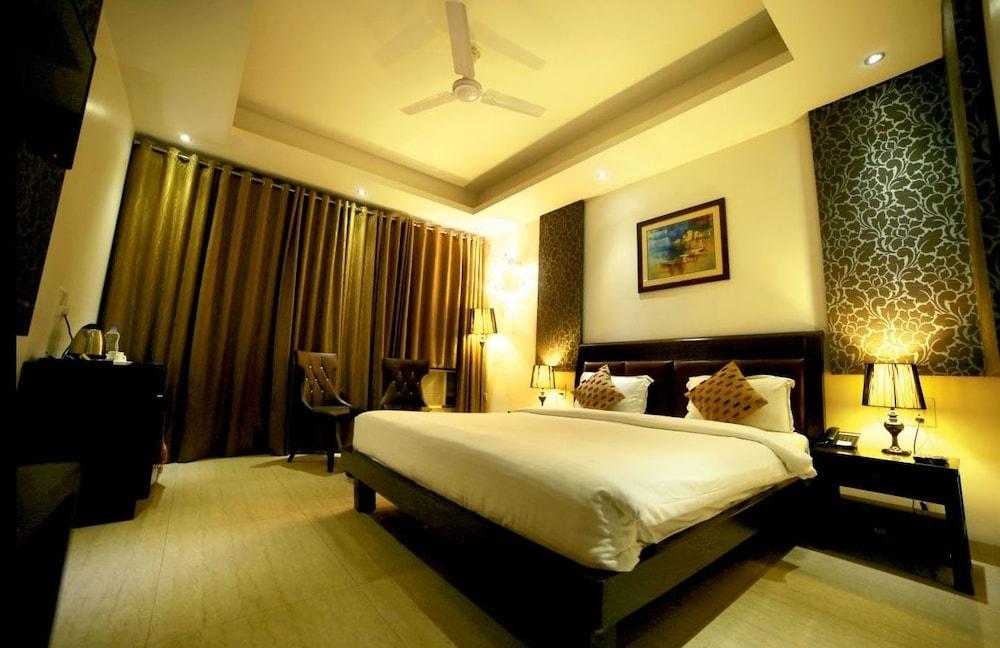 Golden Blossom Imperial Resorts Lucknow Eksteriør billede