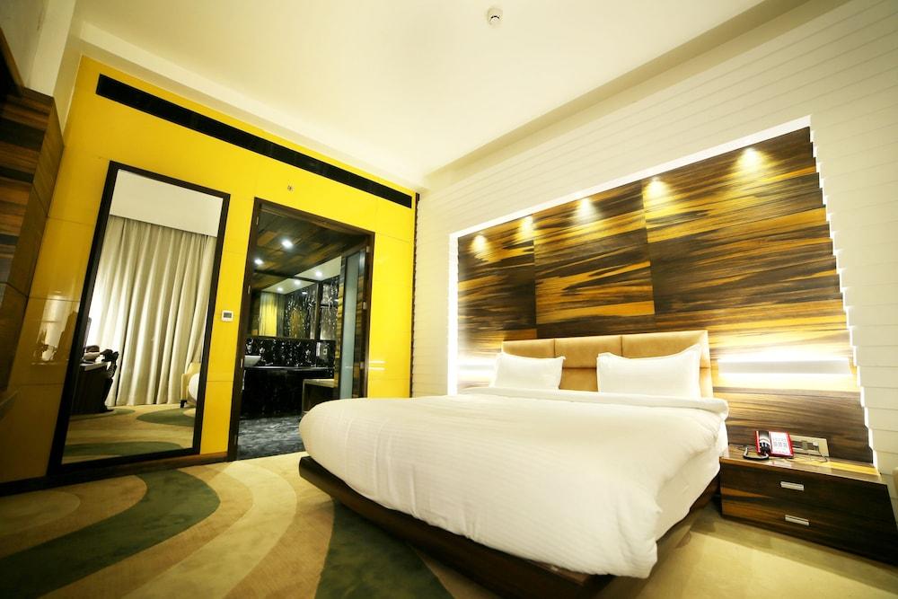 Golden Blossom Imperial Resorts Lucknow Eksteriør billede