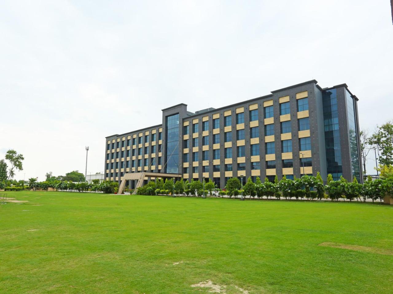 Golden Blossom Imperial Resorts Lucknow Eksteriør billede