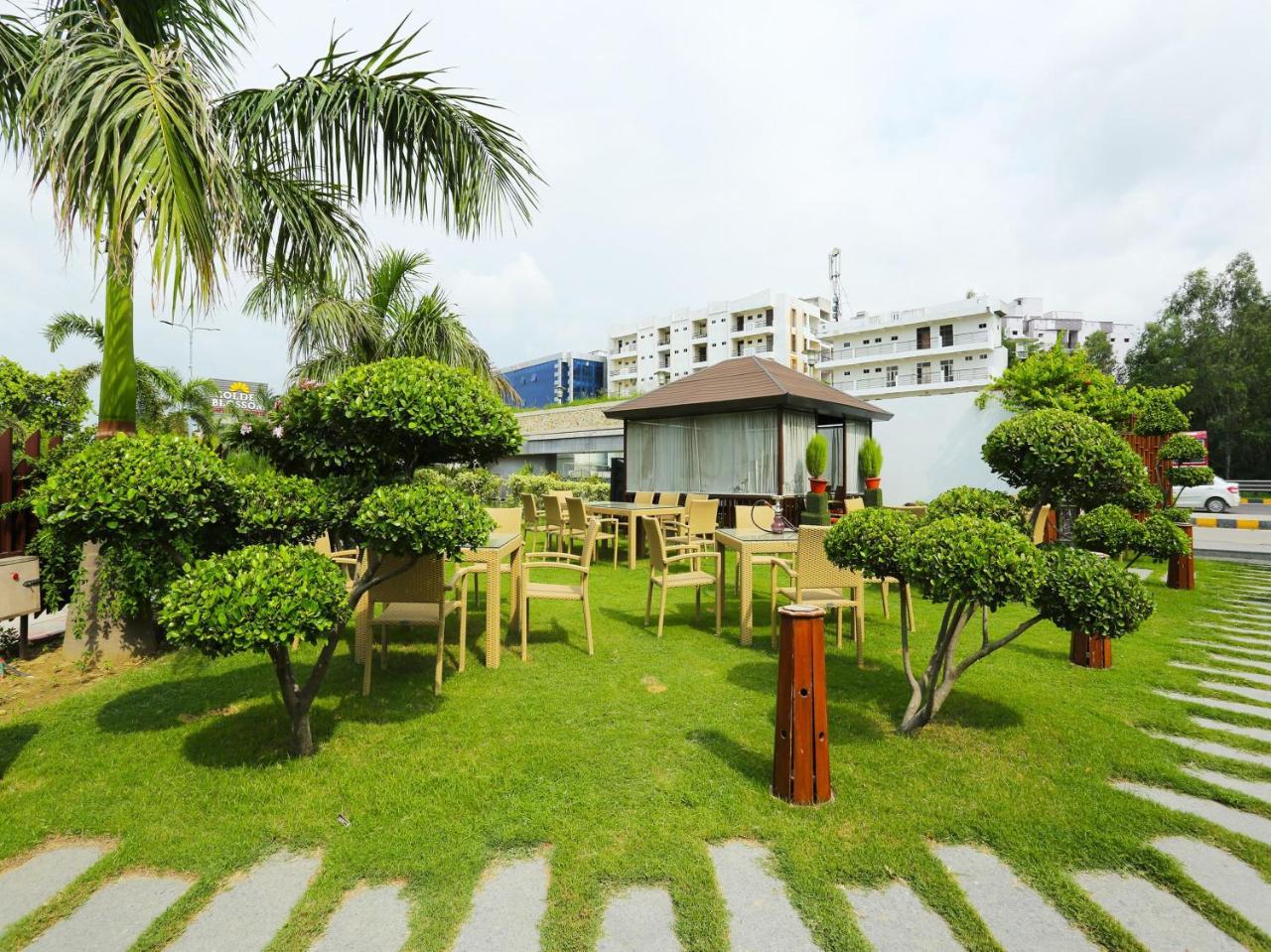 Golden Blossom Imperial Resorts Lucknow Eksteriør billede